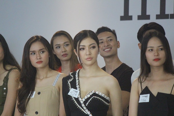 Dàn thí sinh The Face khoe vòng 1 gợi cảm trước phần thi thử thách mặt mộc